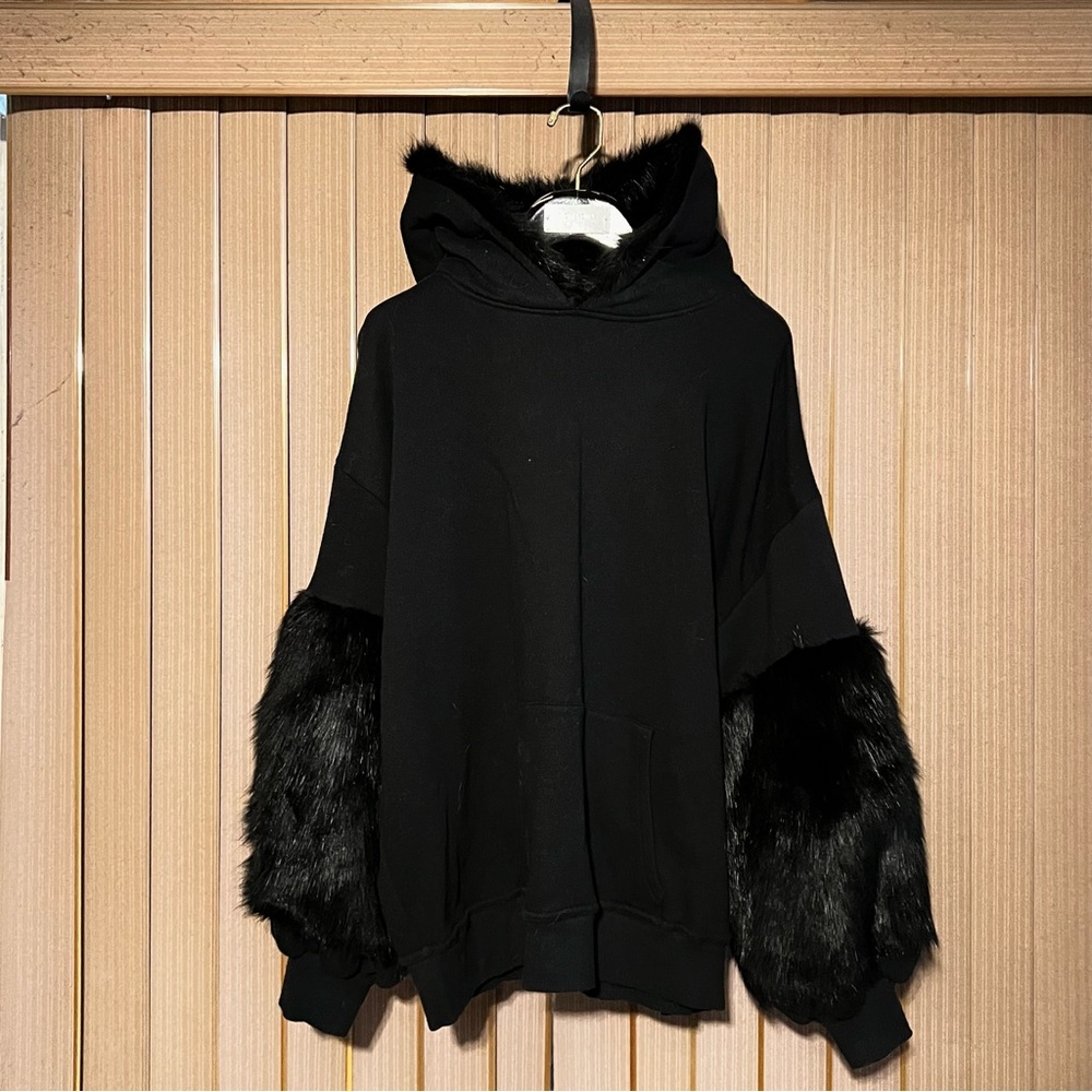 Express Fur Hoodie in Black Women’s Size Large (Unworn)